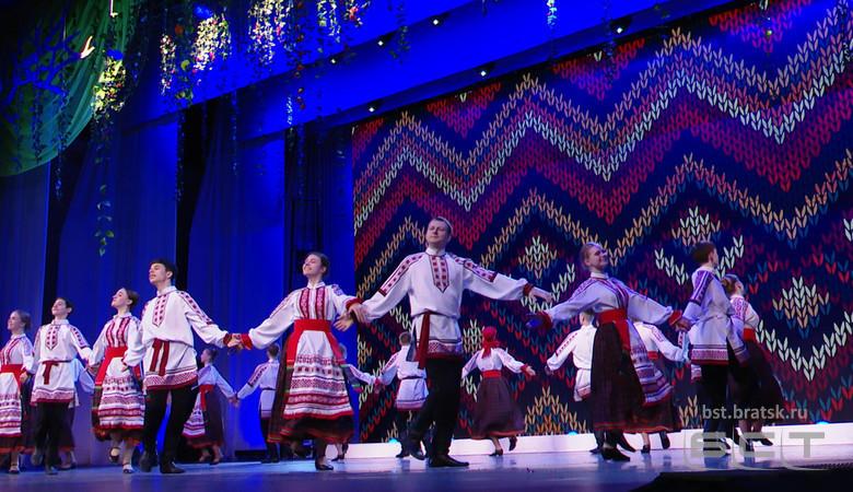 Братчан приглашают познакомиться с душевным творчеством театра-студии танца «Жарки»